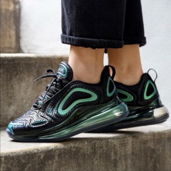 Nike Shoes - Nike Air Max 720 Laser Fuchsia